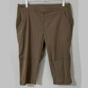 EUC- REI Outdoor Capri w/Stretch Knees & Waist